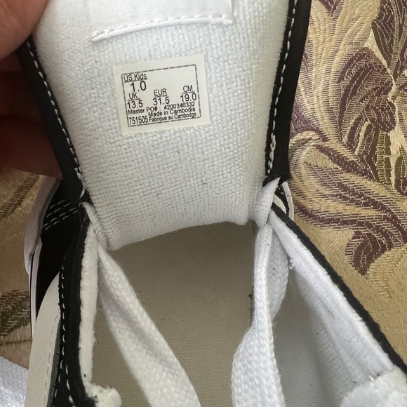 Vans kids black and white lace up shoes size 1 - Picture 6 of 6